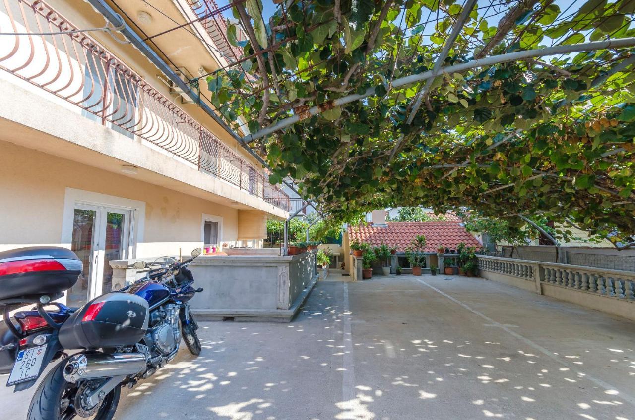 Apartments Mira I 沃迪切 外观 照片